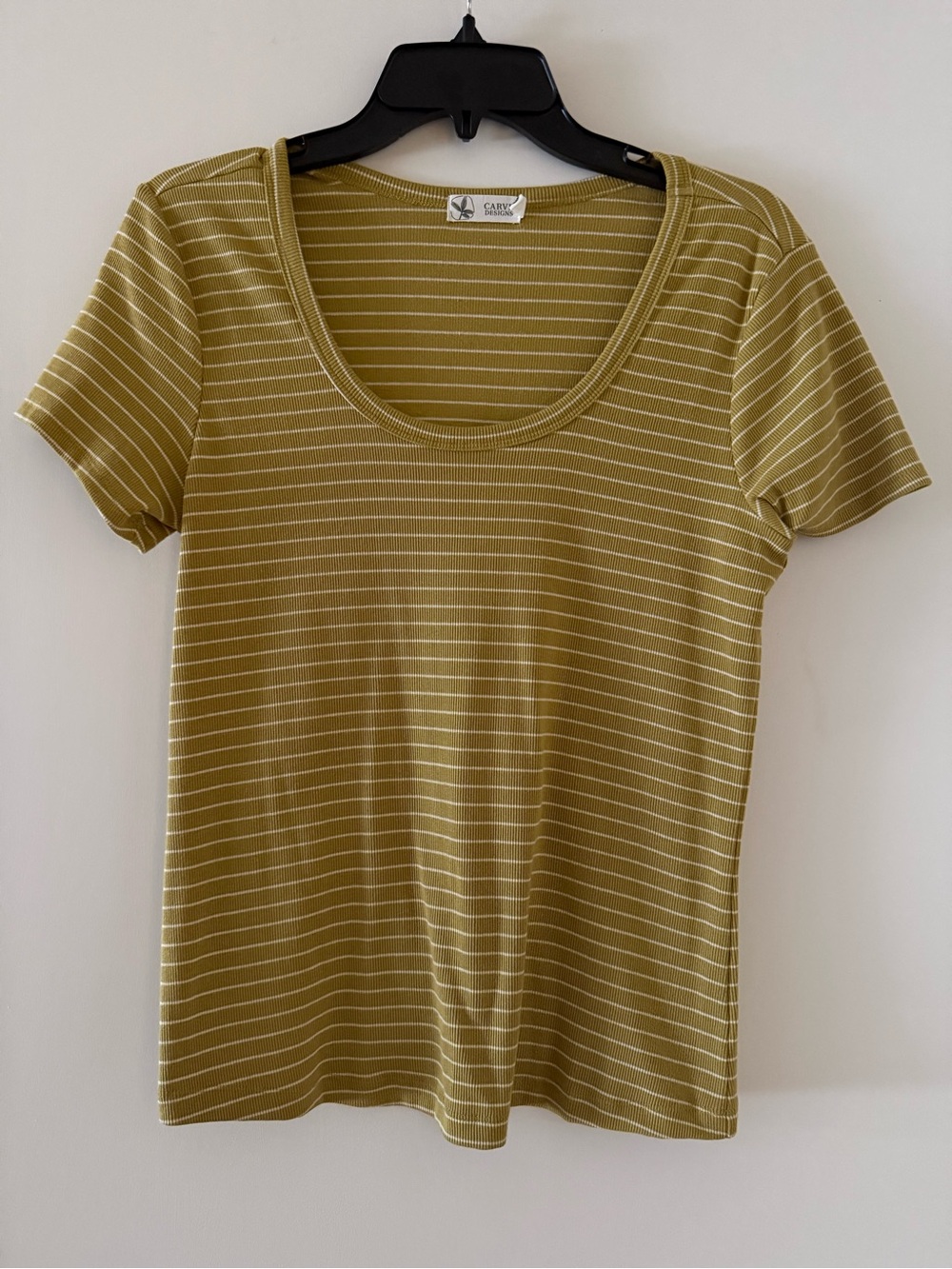 Carve Designs gold and white stripe scoop neck tee large
